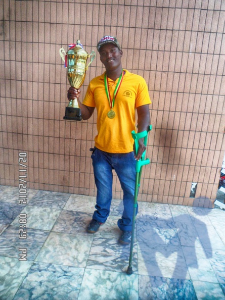 0002 Auszeichnung Emmanuel Awassa